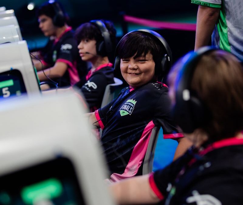 young online gamers playing in a league